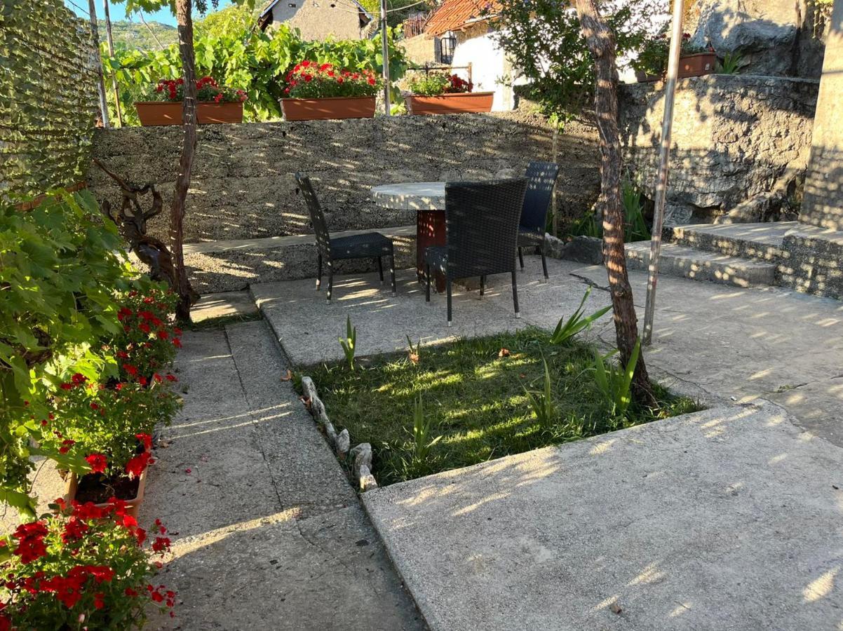Una Apartment Cetinje Buitenkant foto